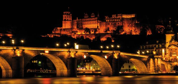 Alte Brücke und Schloss in Heidelberg &copy; www.pixabay.com