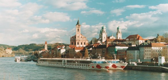 Kreuzfahrtschiffe am Donaukai, Passau © Passau Tourismus e.V.